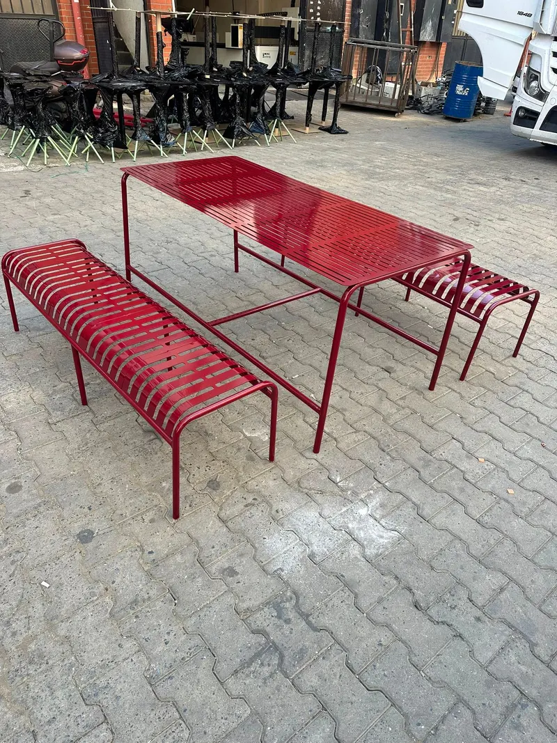 Metal Piknik Masası ve Bank Takımı – bordo – önden görünüm